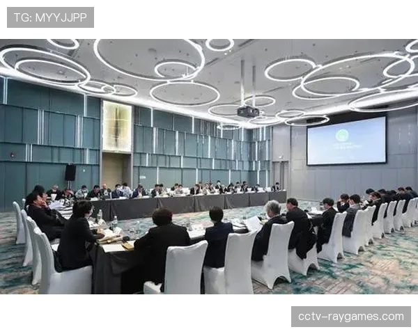 专访退役裁判克拉滕伯格:谈VAR时代下裁判团队的沟通与压力管理